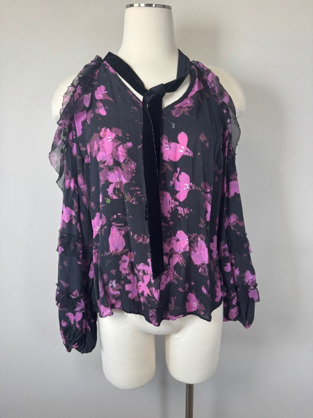 Parker Black Floral Cold-Shoulder silk Blouse with Velvet Tie size Small